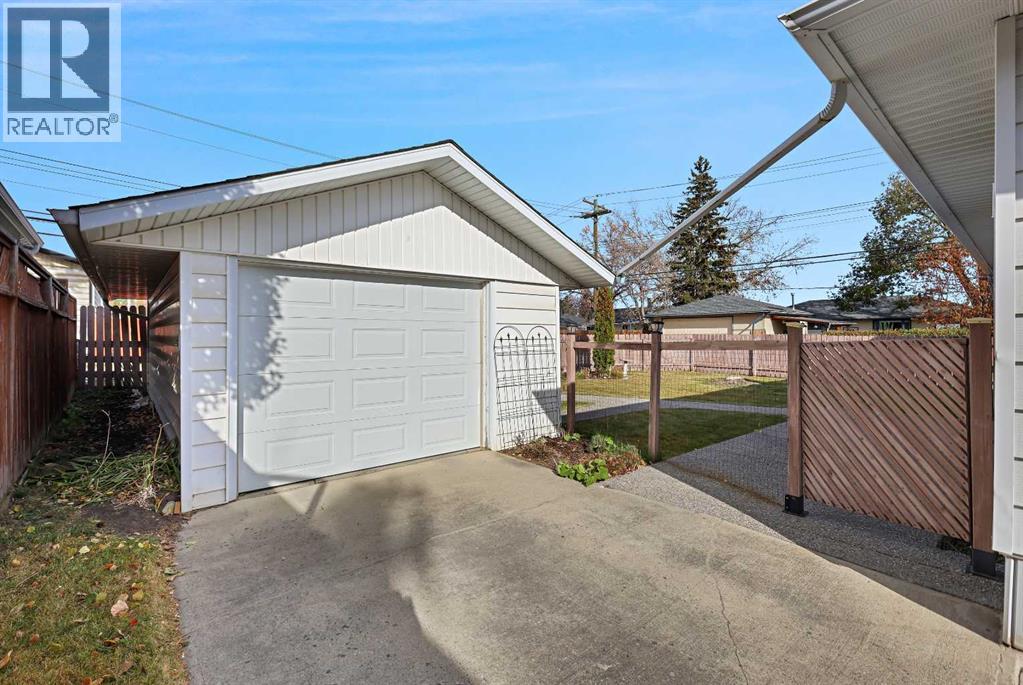 Single Family House Bungalow for Sale in  Glamorgan Drive SW Glamorgan Calgary 