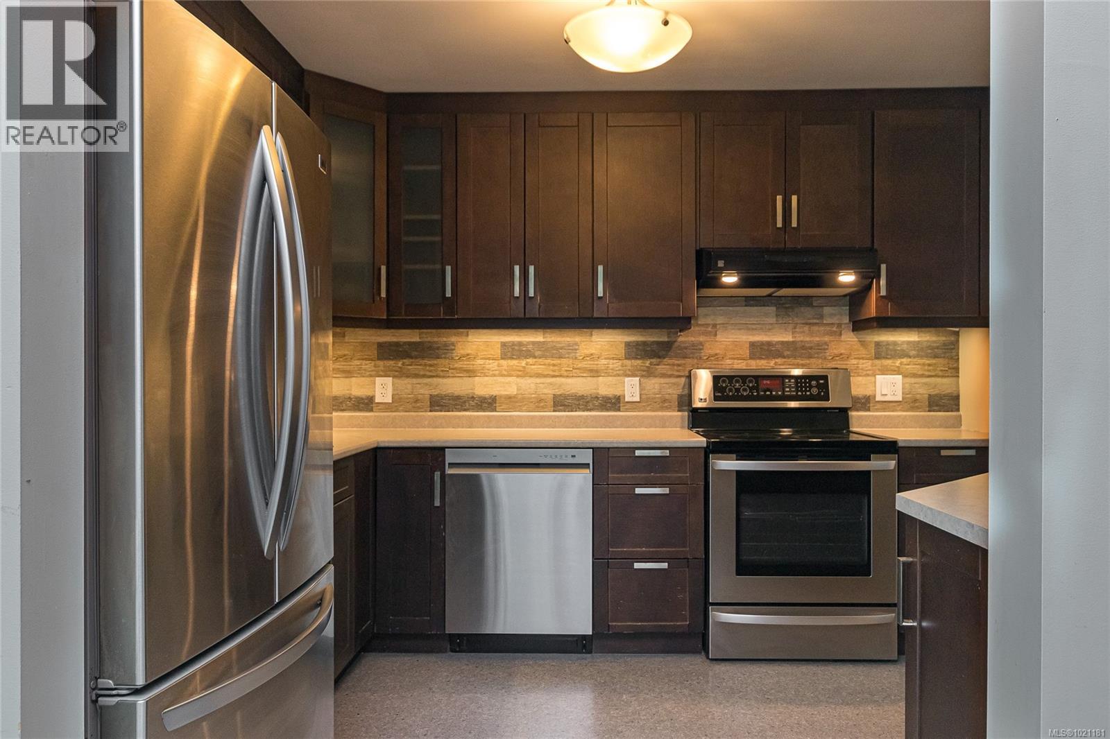 506 69 Gorge Road West, Saanich