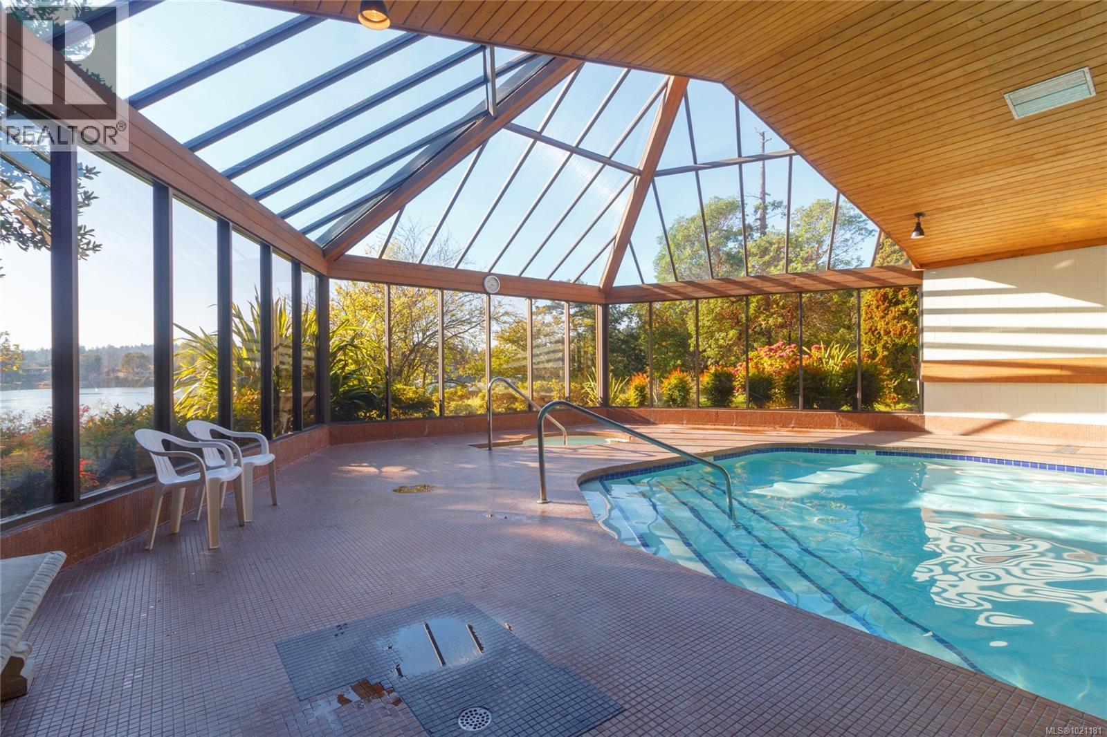 506 69 Gorge Road West, Saanich