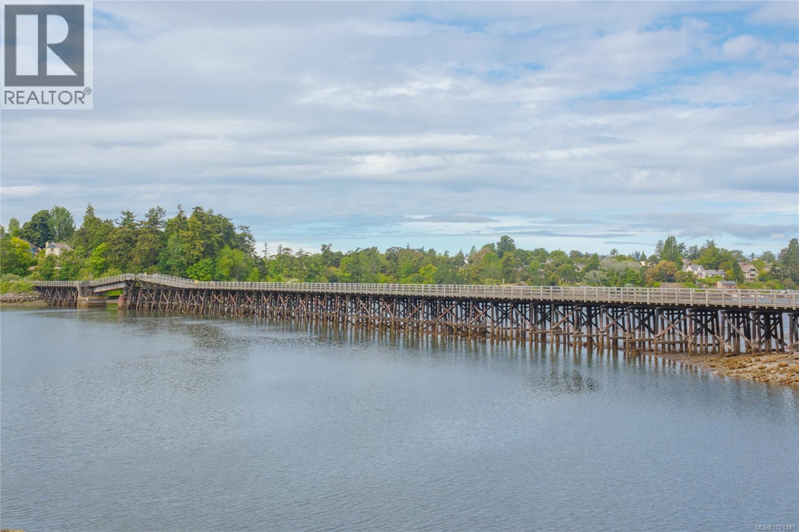 506 69 Gorge Road West, Saanich