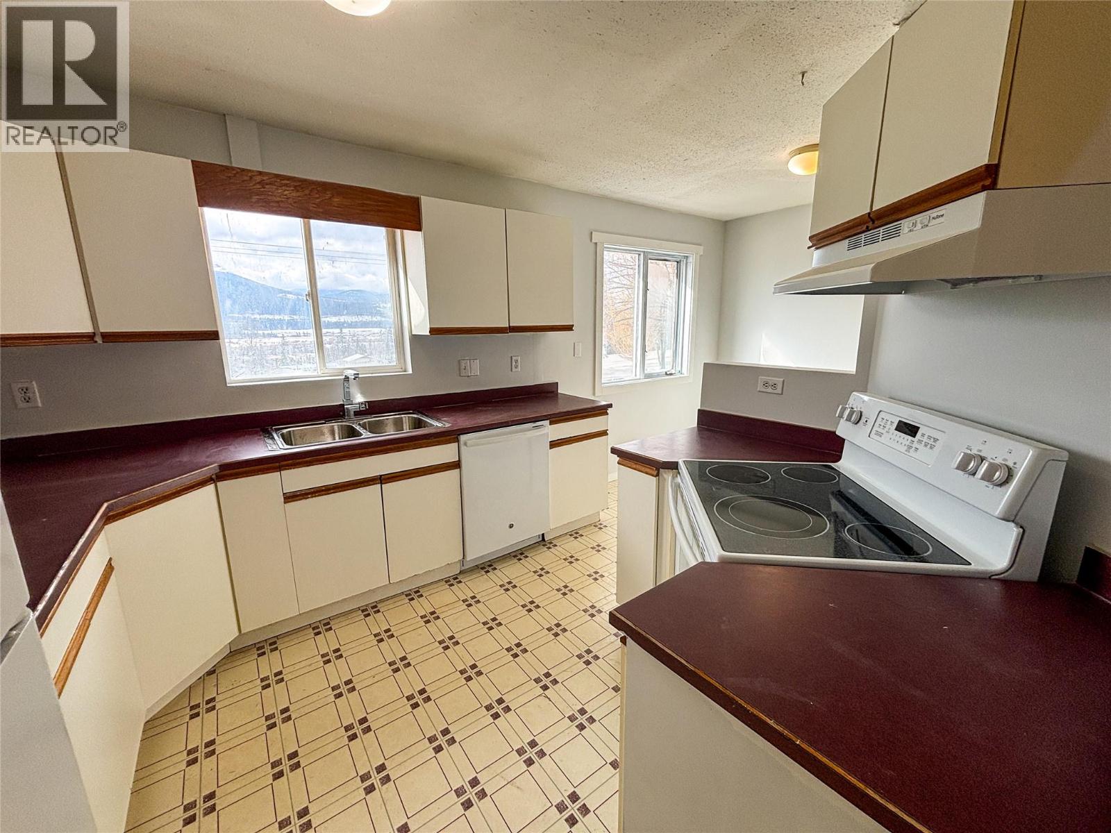 2866 95 Highway, Brisco