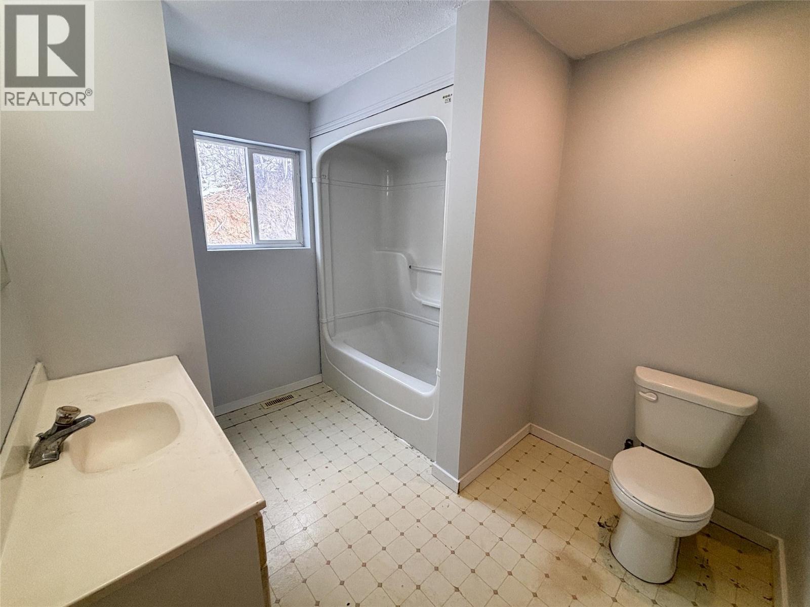 2866 95 Highway, Brisco