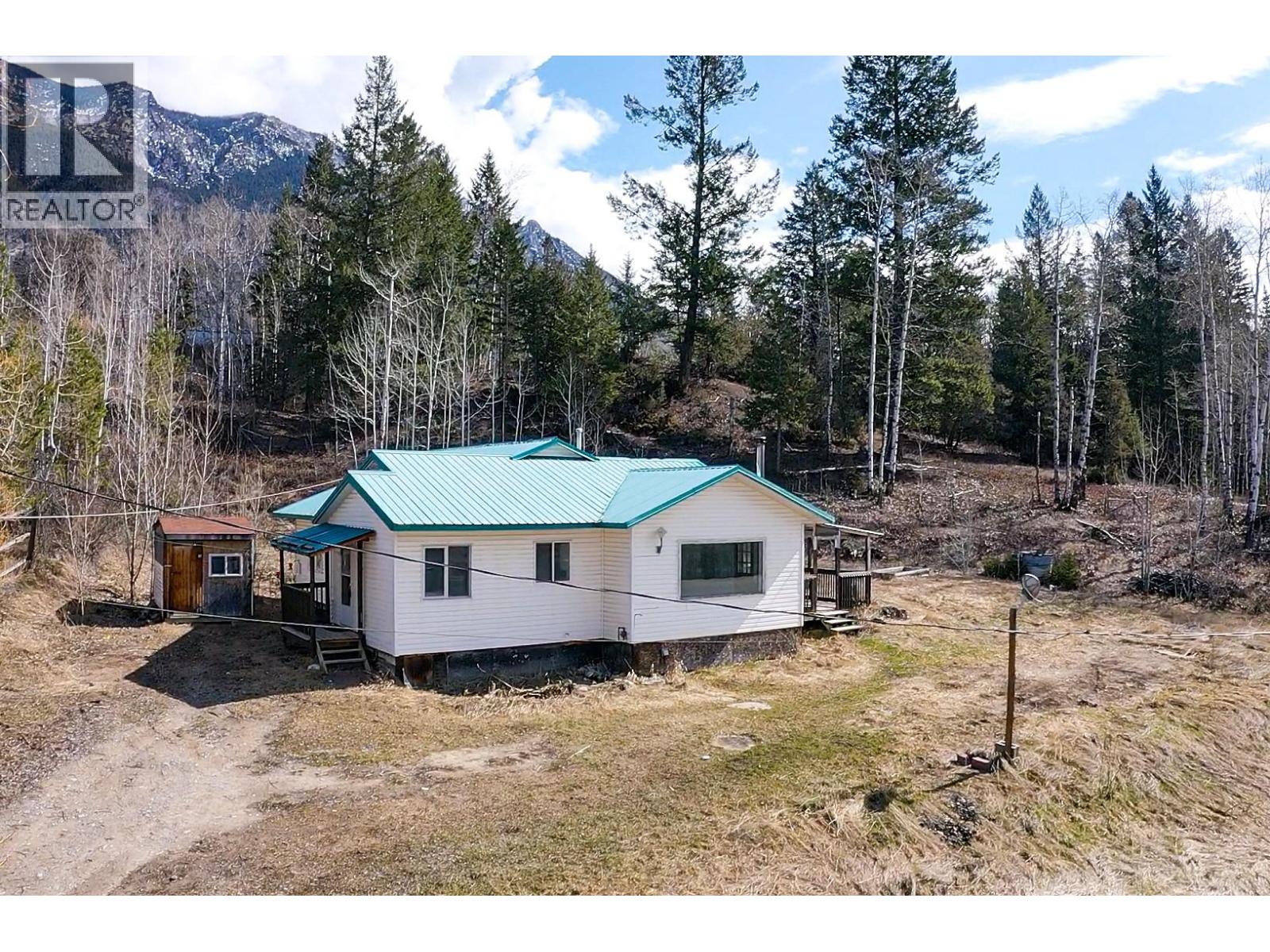 2866 95 Highway, Brisco