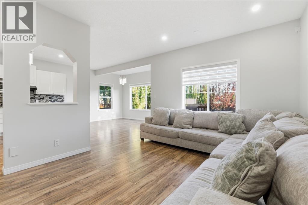 Single Family House for Sale in  Cougarstone Square SW Cougar Ridge Calgary 