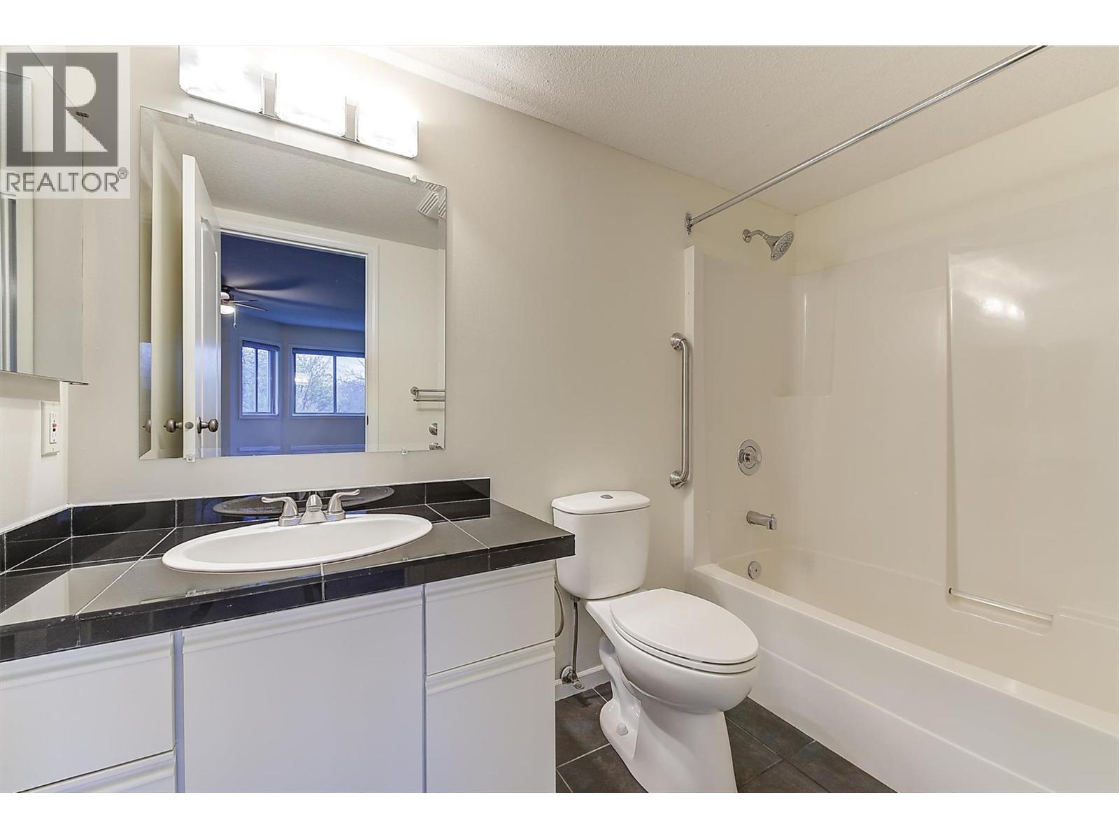 210 780 Houghton Road, Kelowna