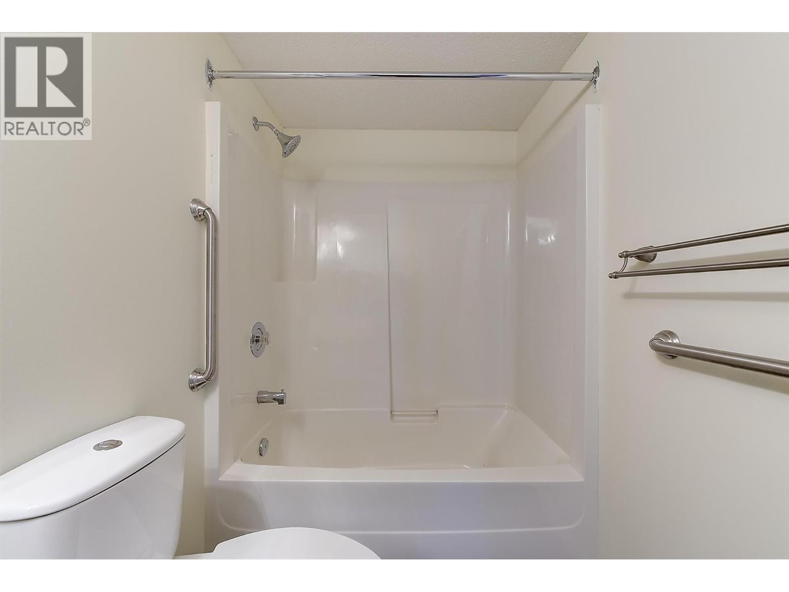 210 780 Houghton Road, Kelowna