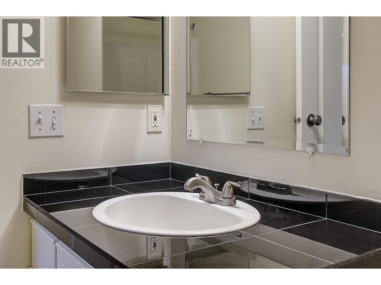 210 780 Houghton Road, Kelowna