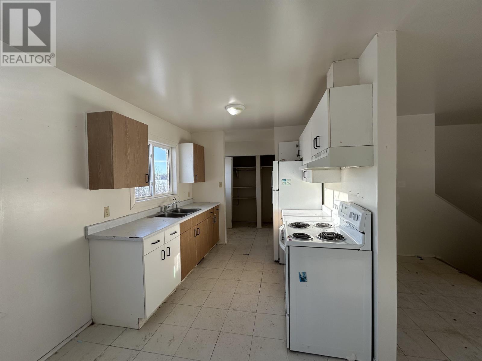 44 ELEANOR LAKE RD - 12