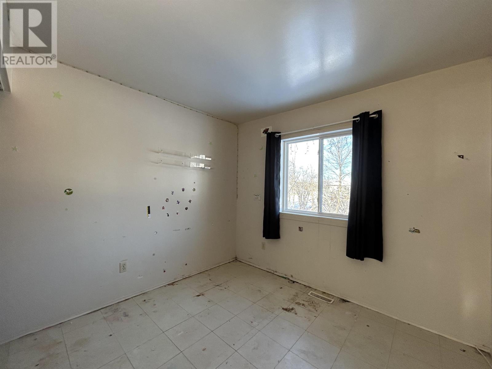 44 ELEANOR LAKE RD - 18
