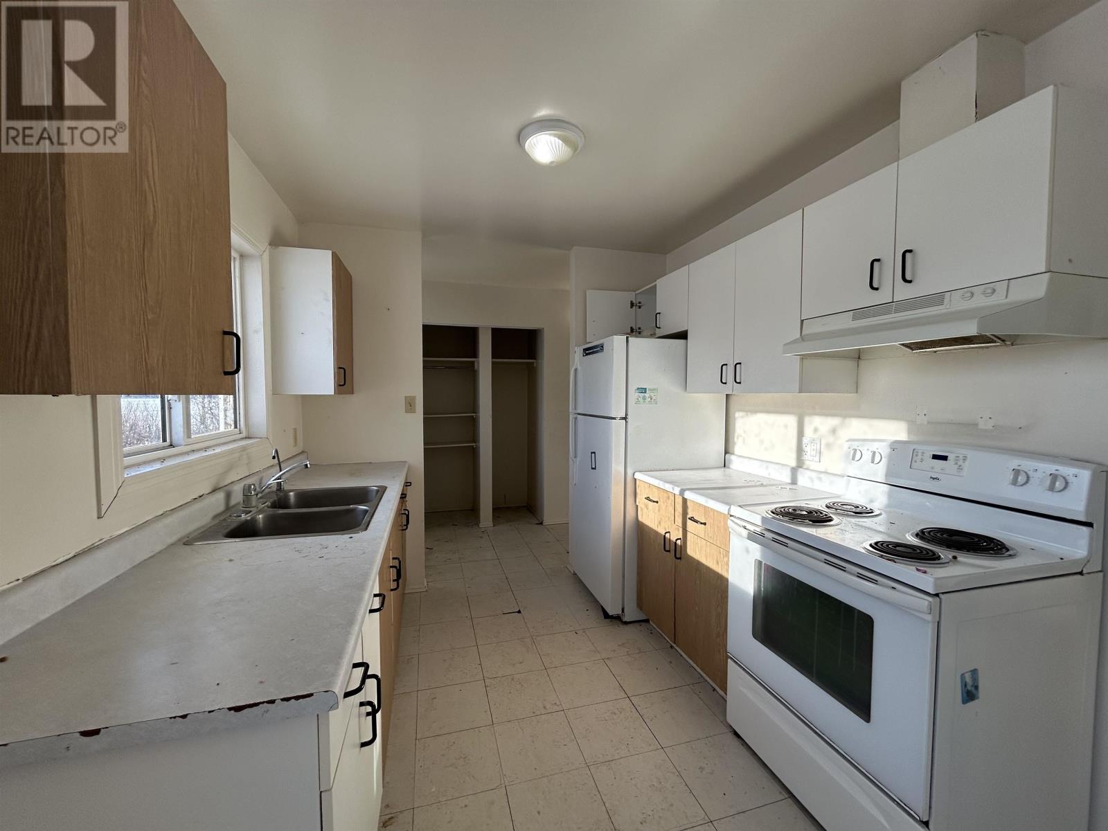 44 ELEANOR LAKE RD - 13