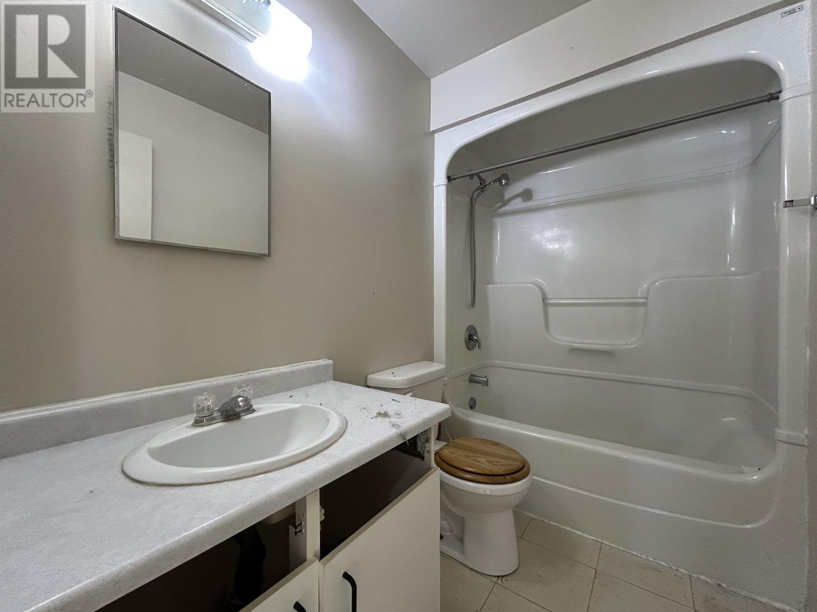 44 ELEANOR LAKE RD - 22