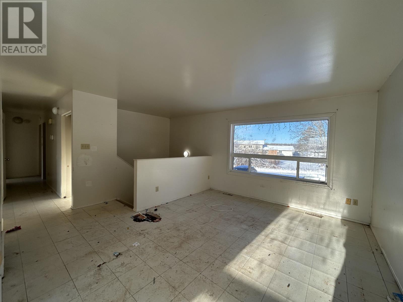 44 ELEANOR LAKE RD - 8