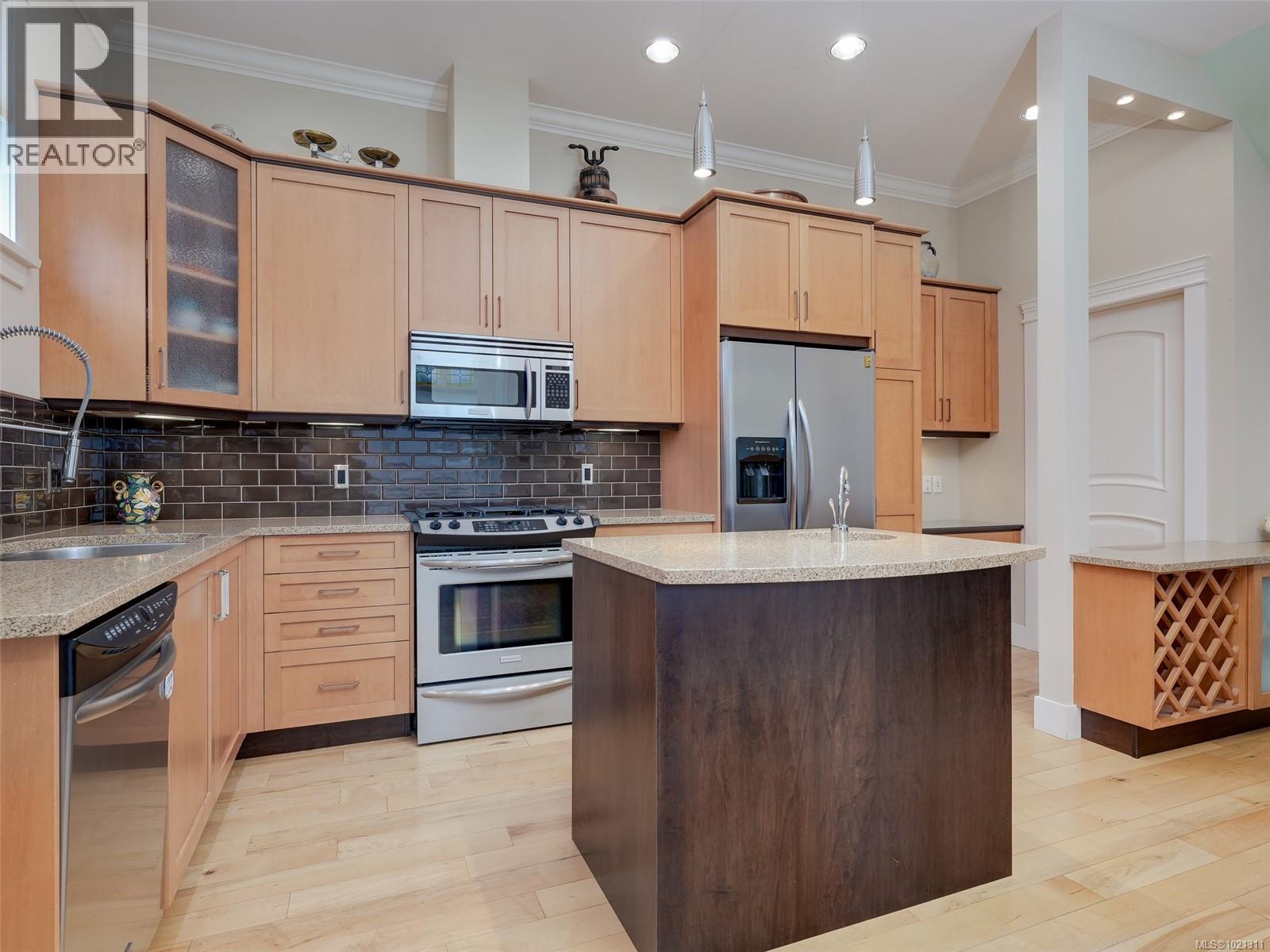 4 209 Superior Street, Victoria