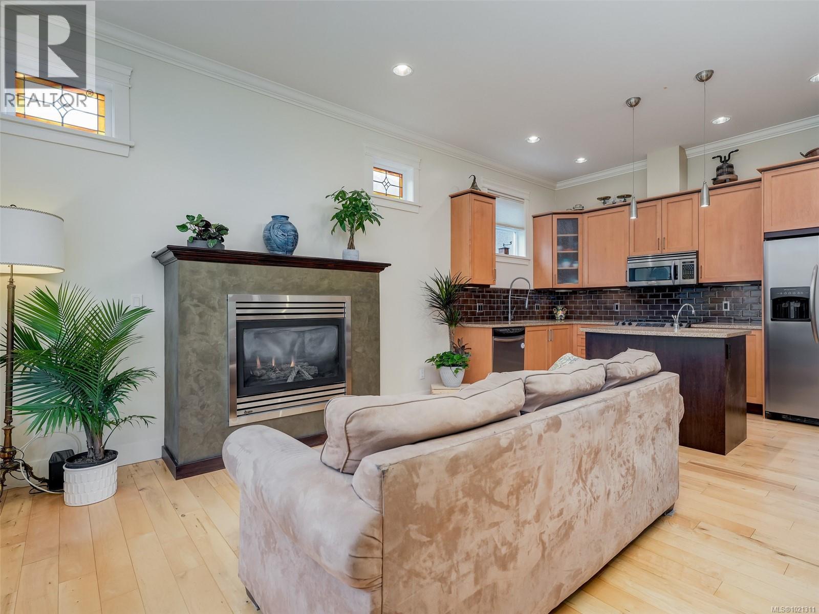 4 209 Superior Street, Victoria