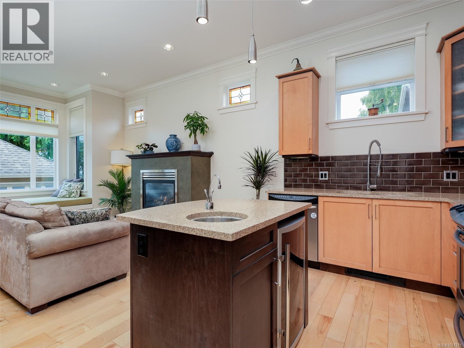 4 209 Superior Street, Victoria