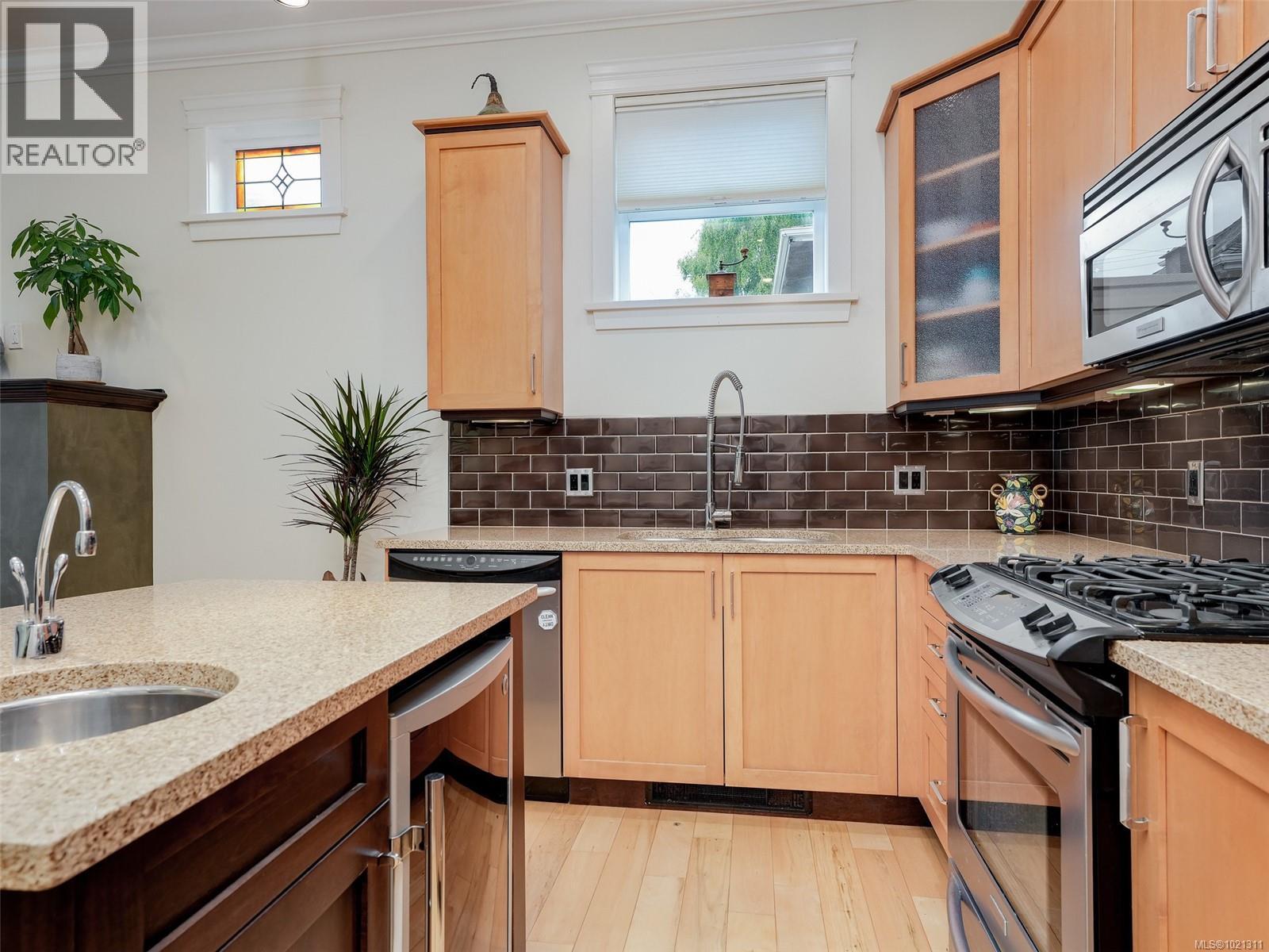 4 209 Superior Street, Victoria