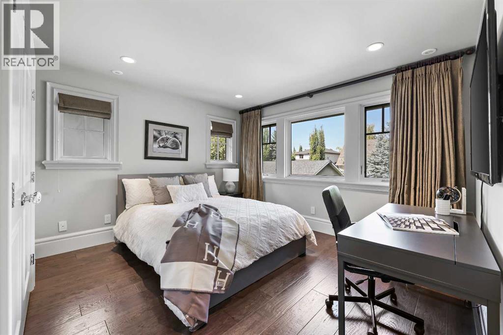 Single Family House for Sale in   Avenue SW Elboya Calgary 