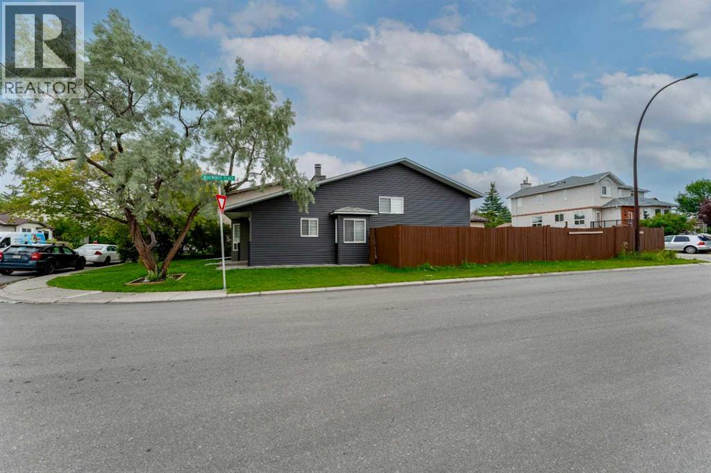Single Family House 3 Level for Sale in  Whitehaven Road NE Whitehorn Calgary 