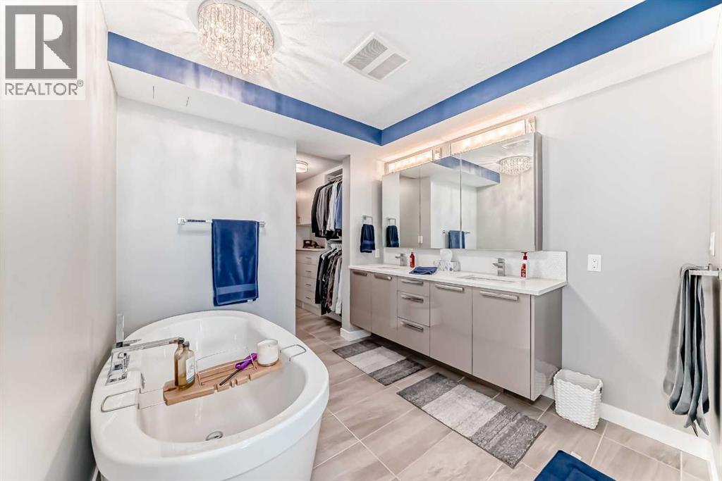 Single Family House Multi-level for Sale in    Avenue NW Hillhurst Calgary 