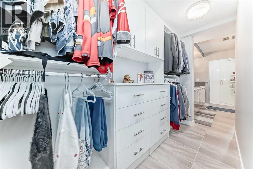 Single Family House Multi-level for Sale in    Avenue NW Hillhurst Calgary 