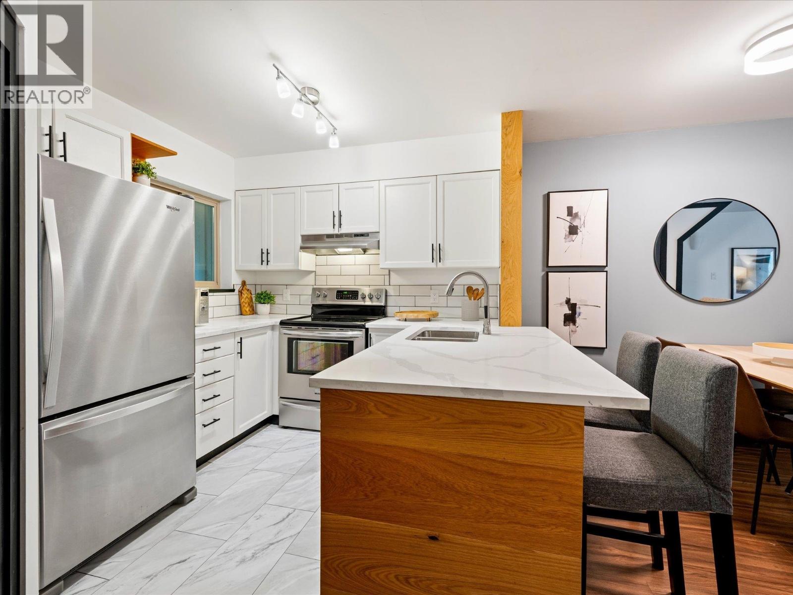 20C 3102 PANORAMA RIDGE, Whistler