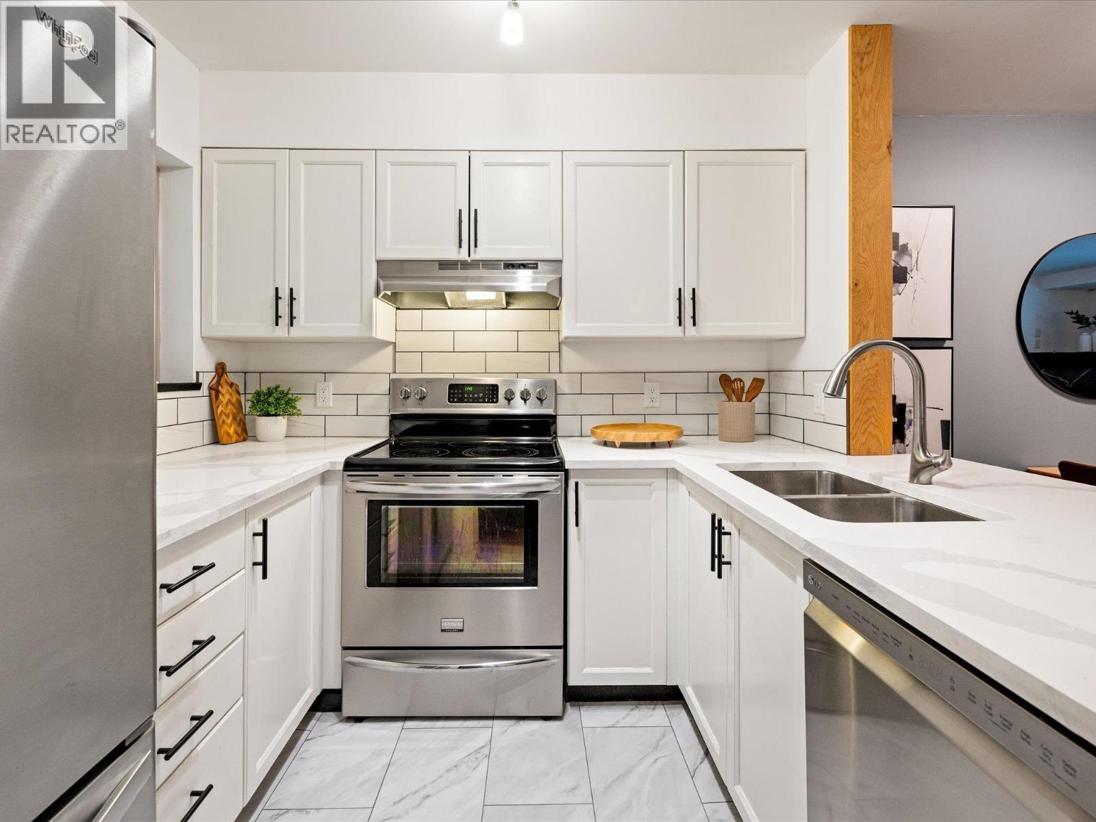 20C 3102 PANORAMA RIDGE, Whistler