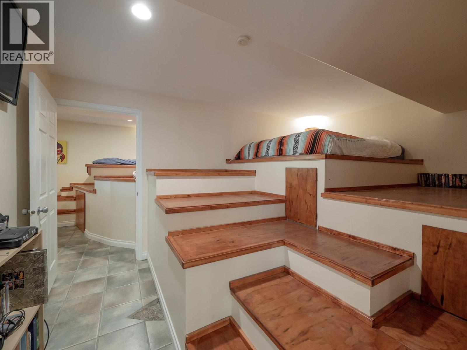 5836 MARINE WAY, Sechelt