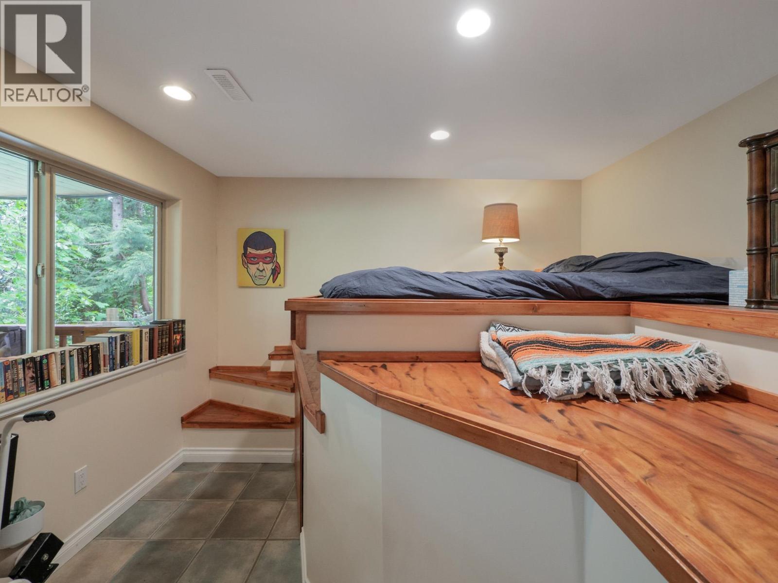 5836 MARINE WAY, Sechelt