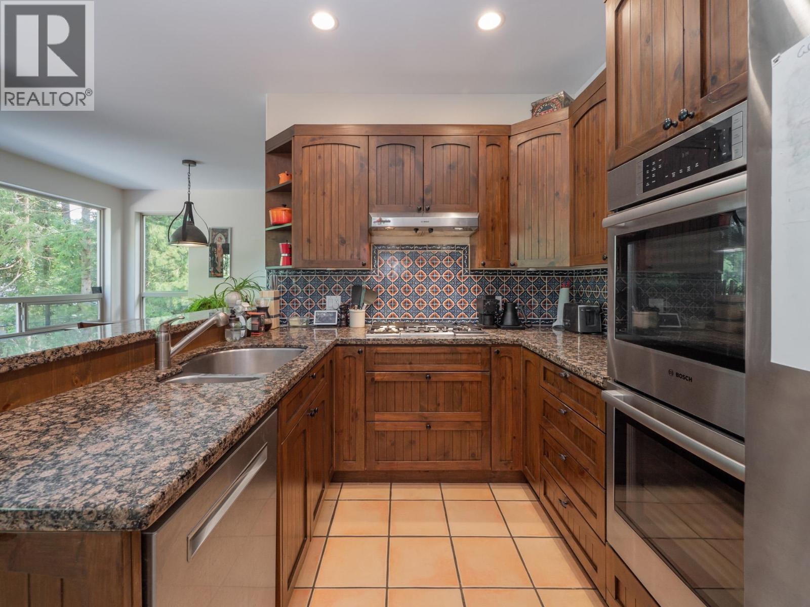 5836 MARINE WAY, Sechelt