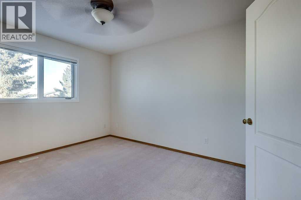 16 Lawrence Crescent, Red Deer