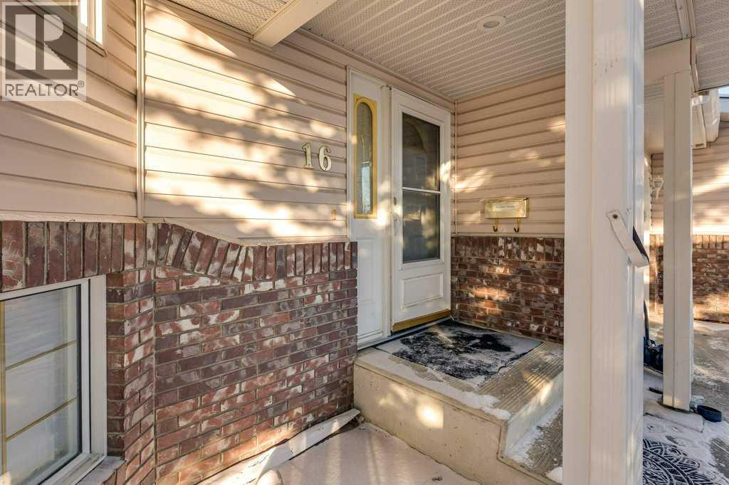 16 Lawrence Crescent, Red Deer