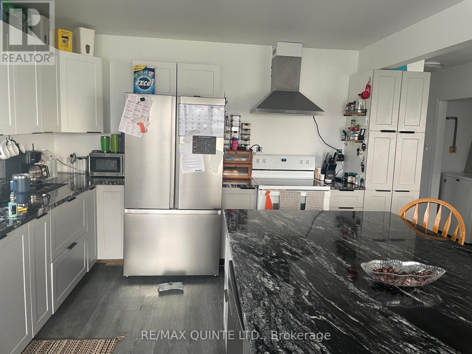 27 FIRST AVENUE - Photo 3 of 12, Quinte West (Trenton Ward), Ontario