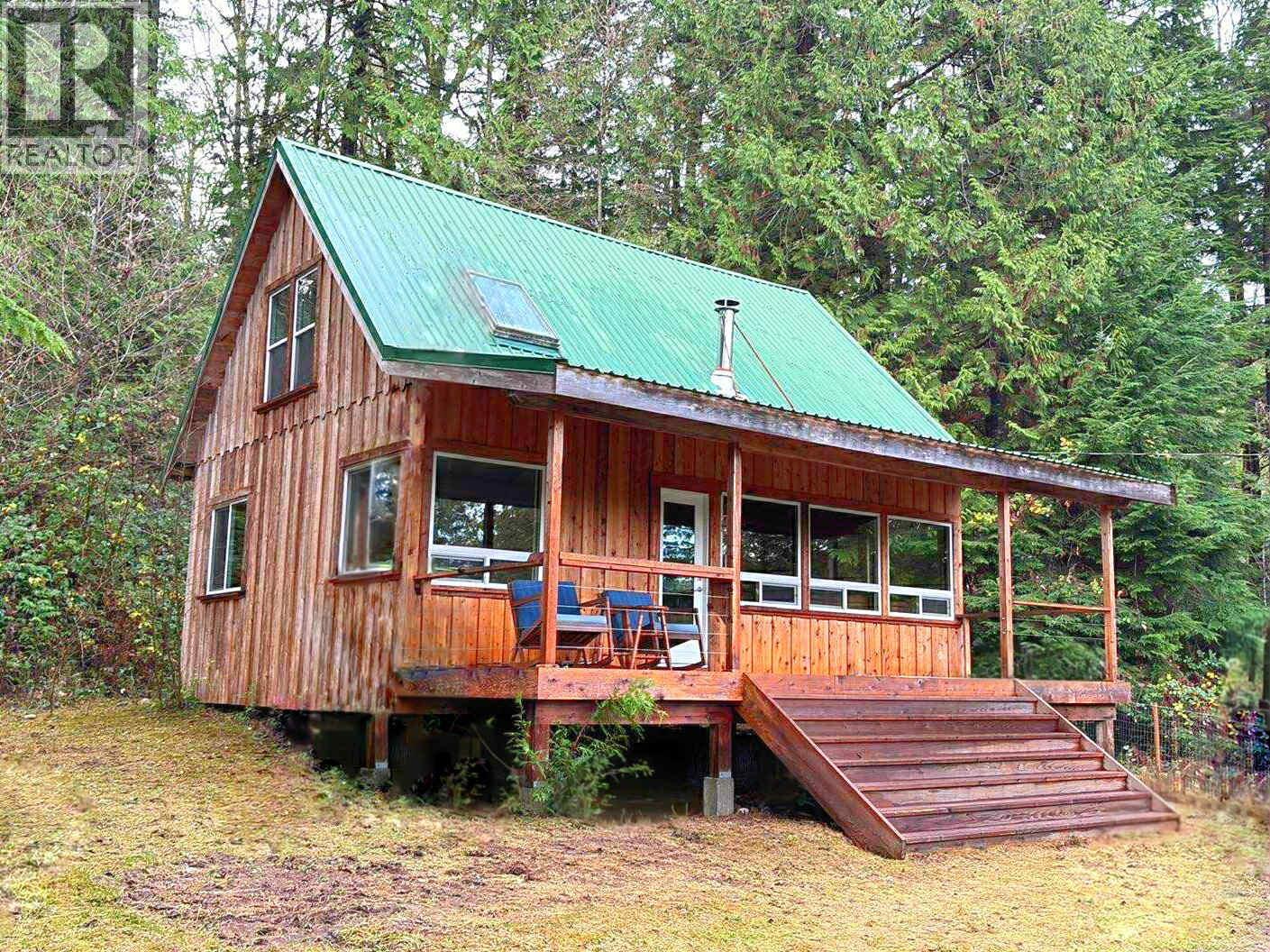 815 THE GROVE ROAD, Gambier Island