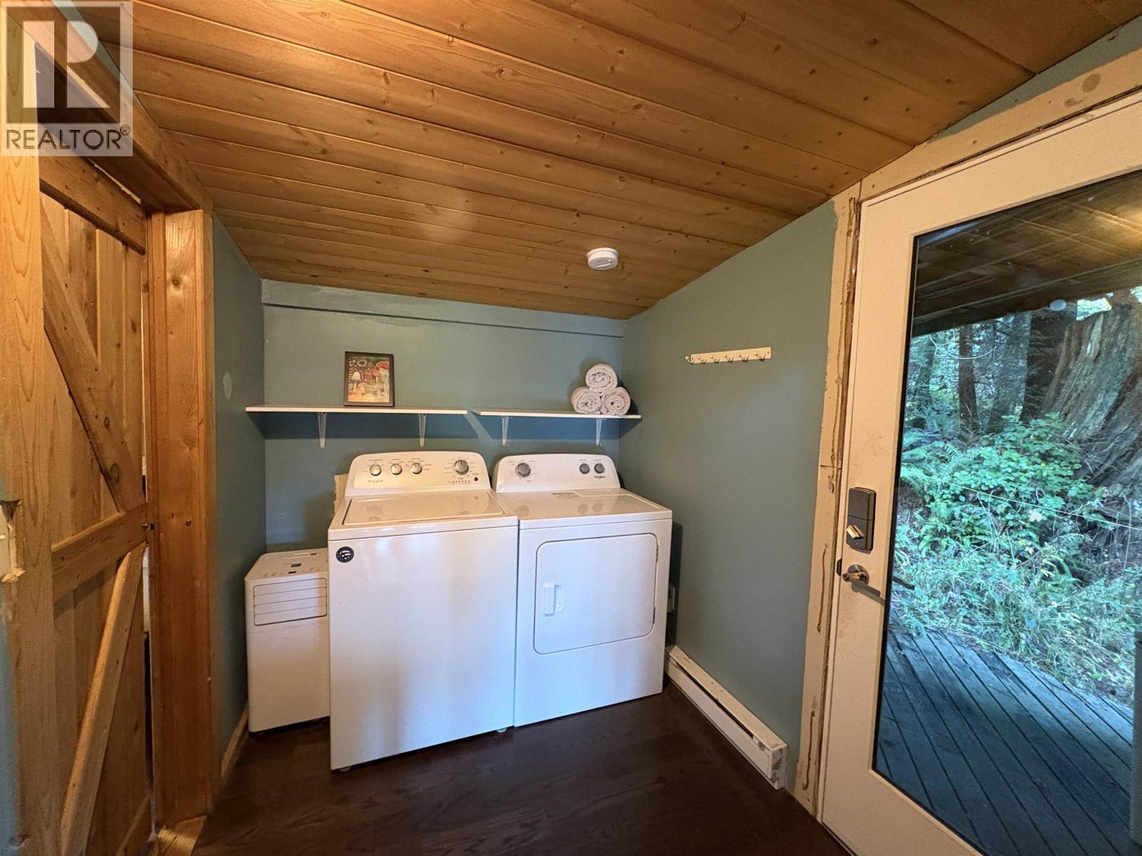 815 THE GROVE ROAD, Gambier Island