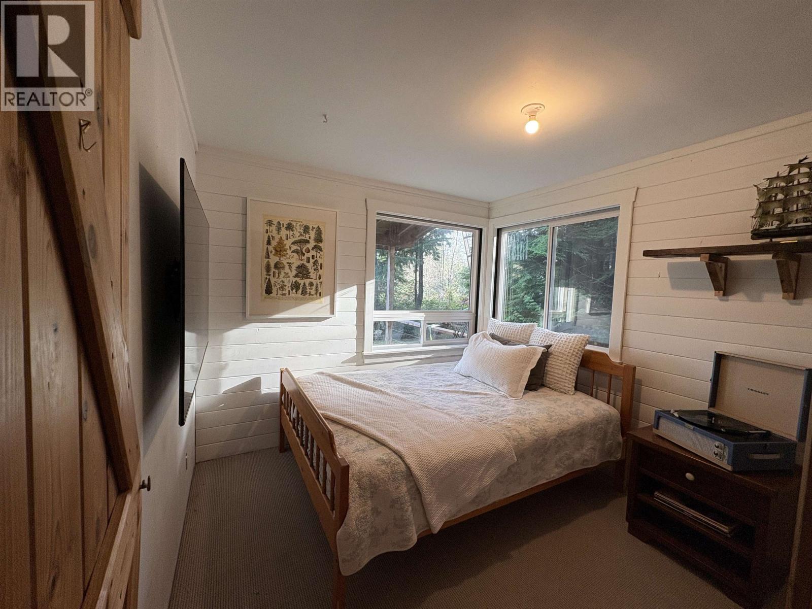 815 THE GROVE ROAD, Gambier Island