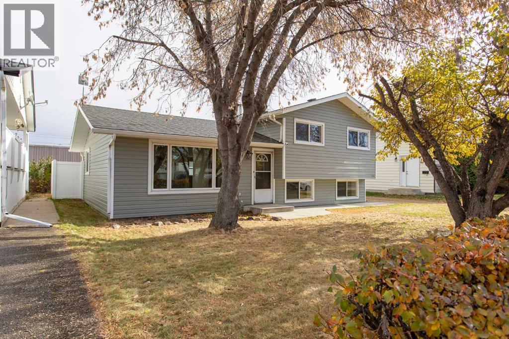 5233 47 Street, Lacombe