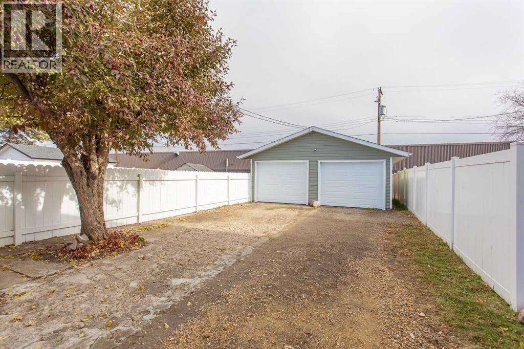 5233 47 Street, Lacombe