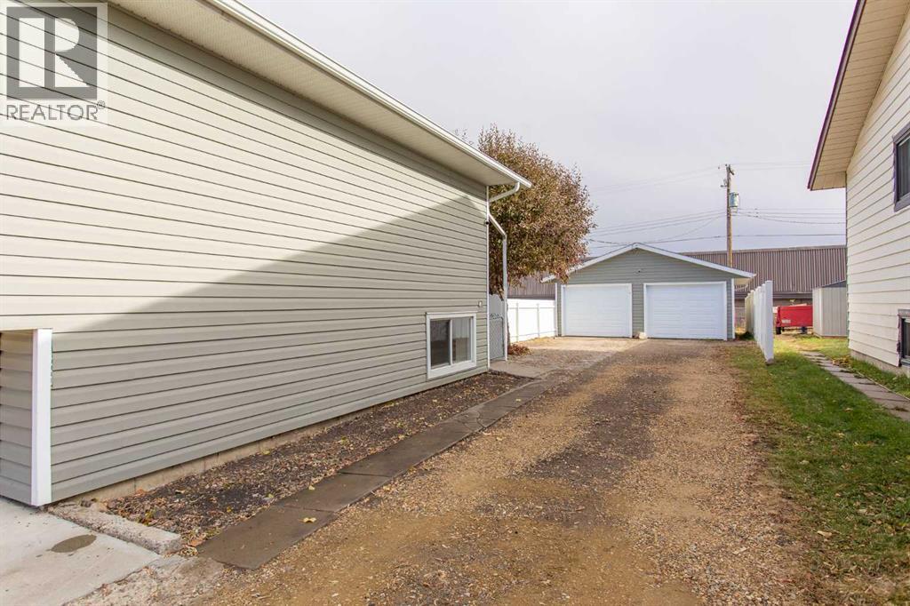 5233 47 Street, Lacombe