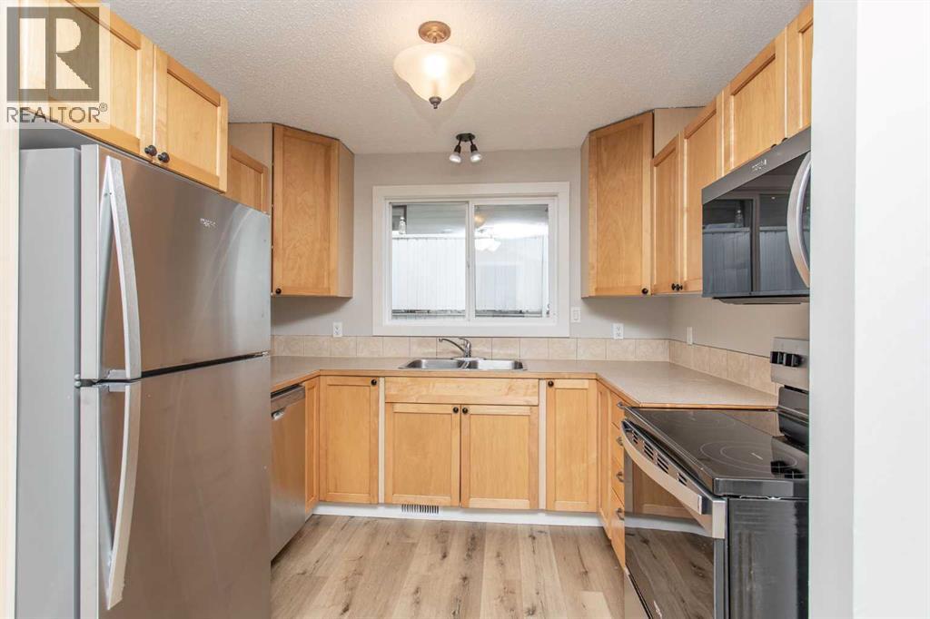 5233 47 Street, Lacombe