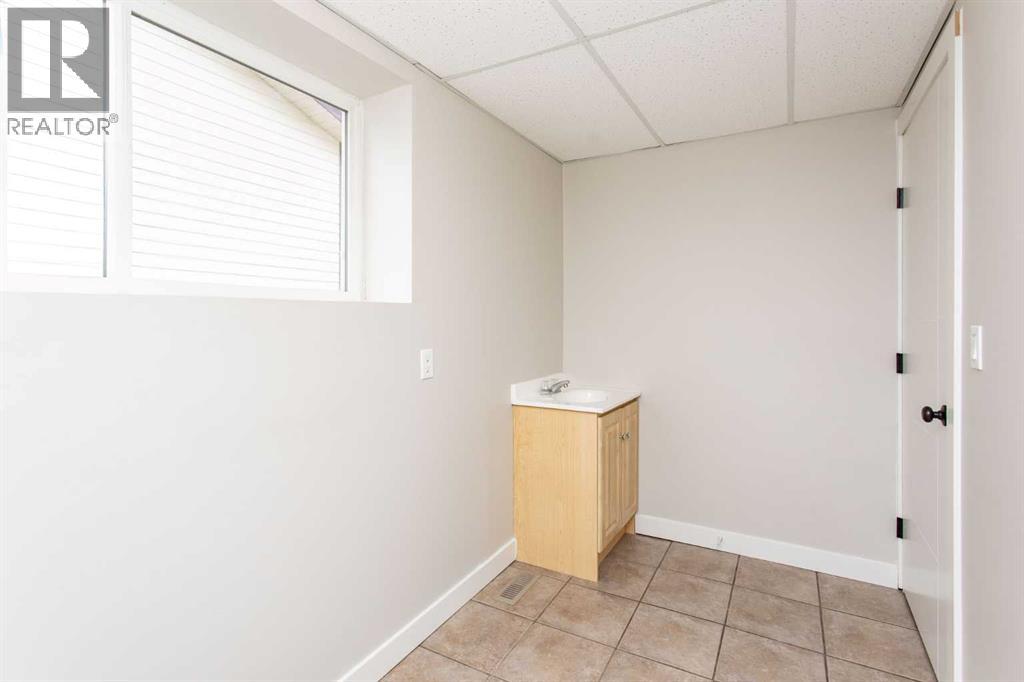 5233 47 Street, Lacombe