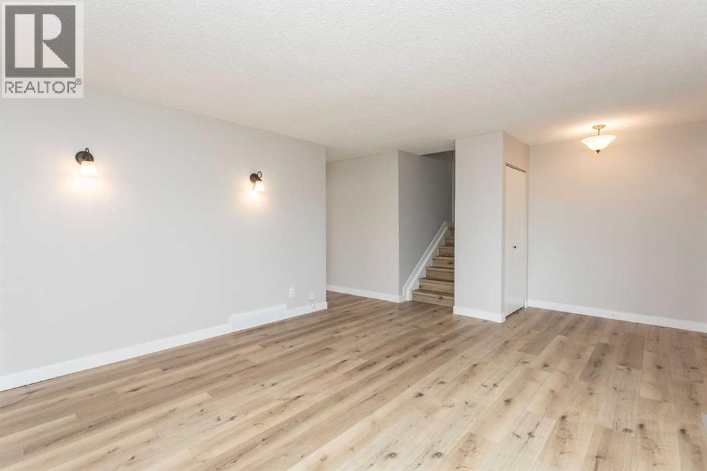 5233 47 Street, Lacombe