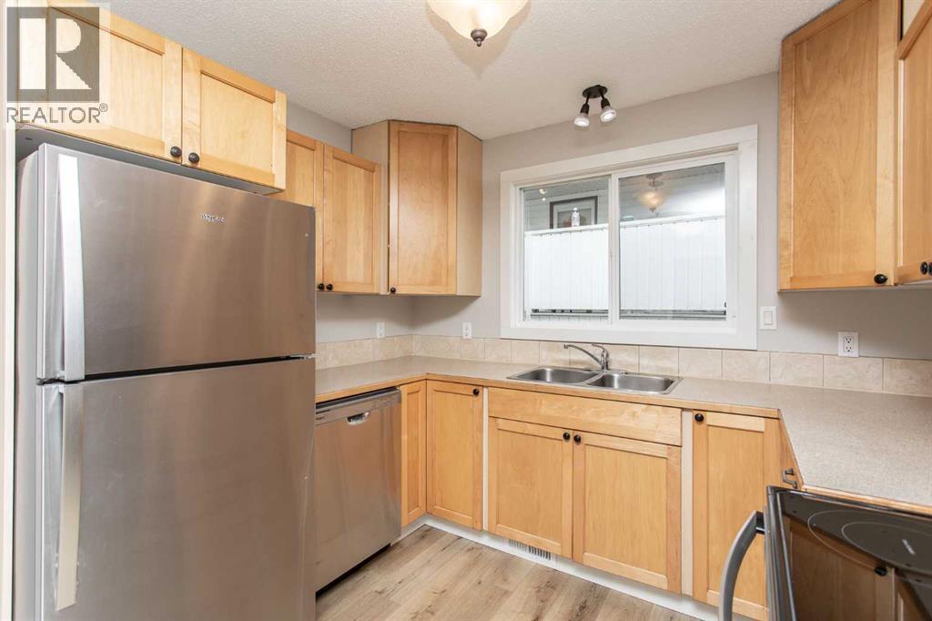 5233 47 Street, Lacombe