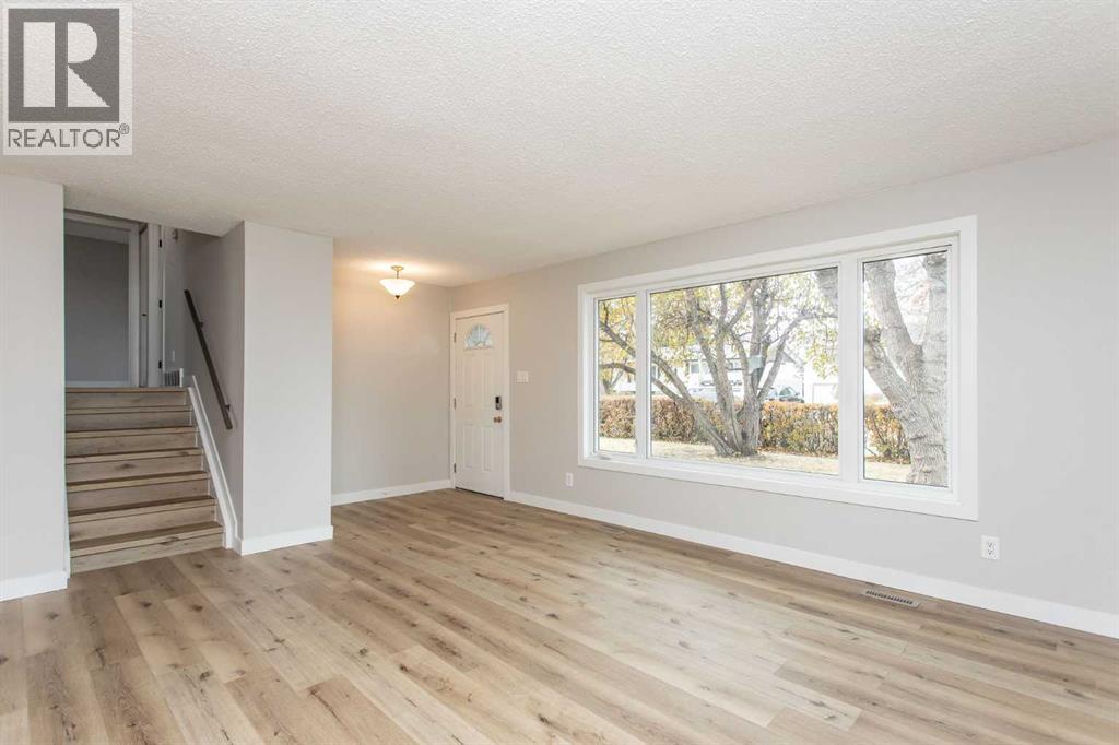 5233 47 Street, Lacombe