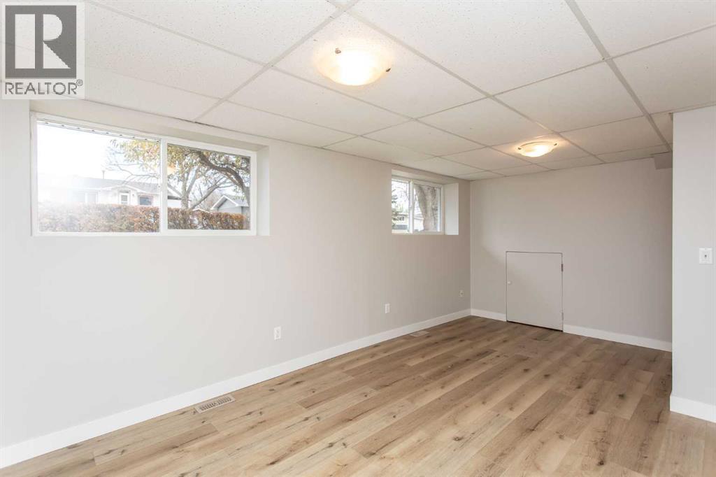 5233 47 Street, Lacombe