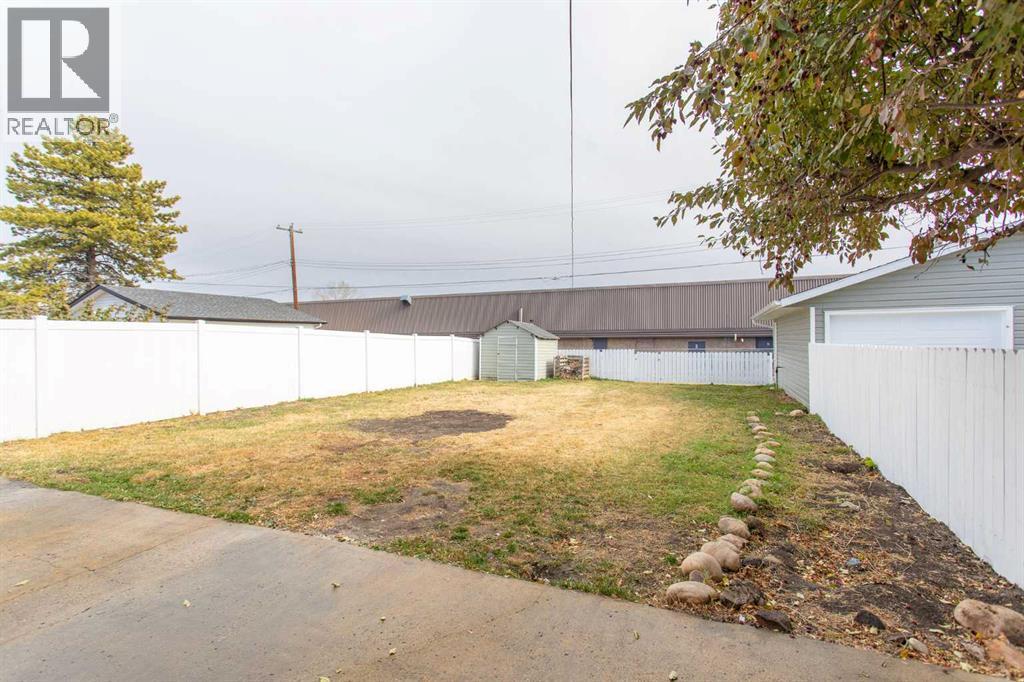 5233 47 Street, Lacombe