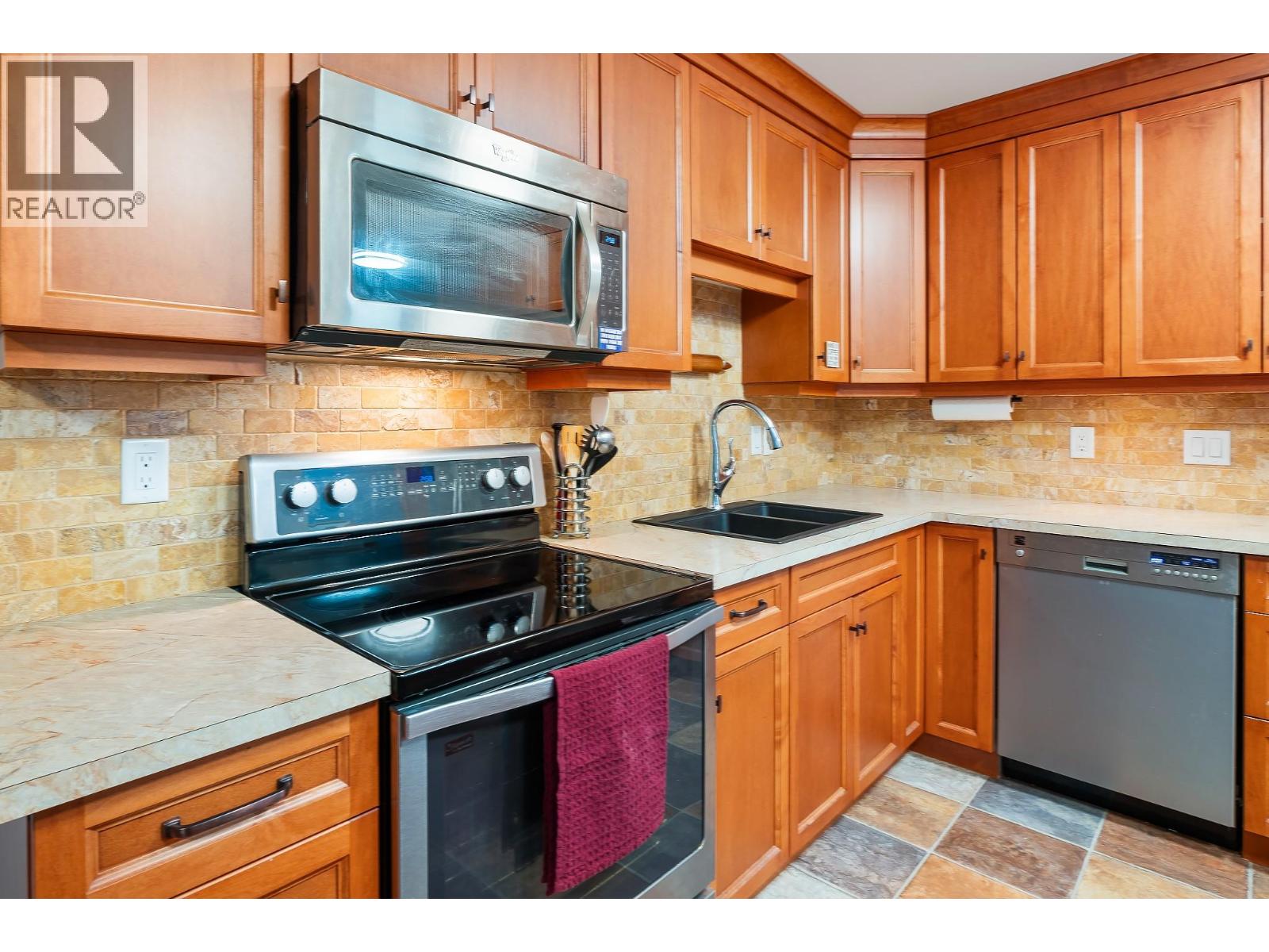 206 1055 Lawrence Avenue, Kelowna