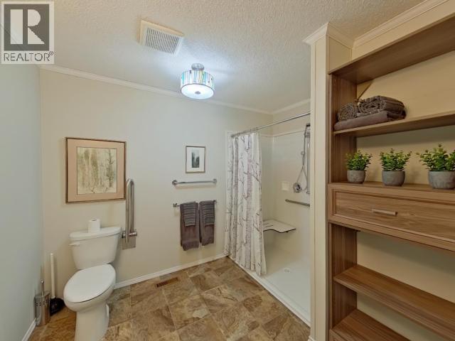 15-8425 HIGHWAY 101, Powell River