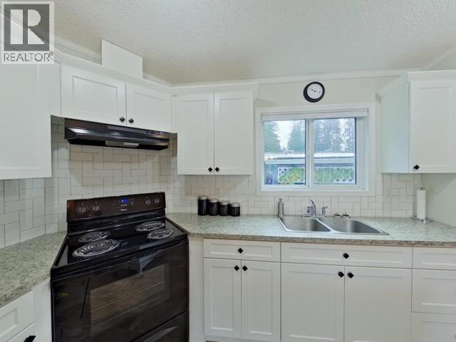 15-8425 HIGHWAY 101, Powell River