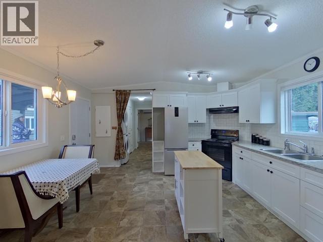 15-8425 HIGHWAY 101, Powell River