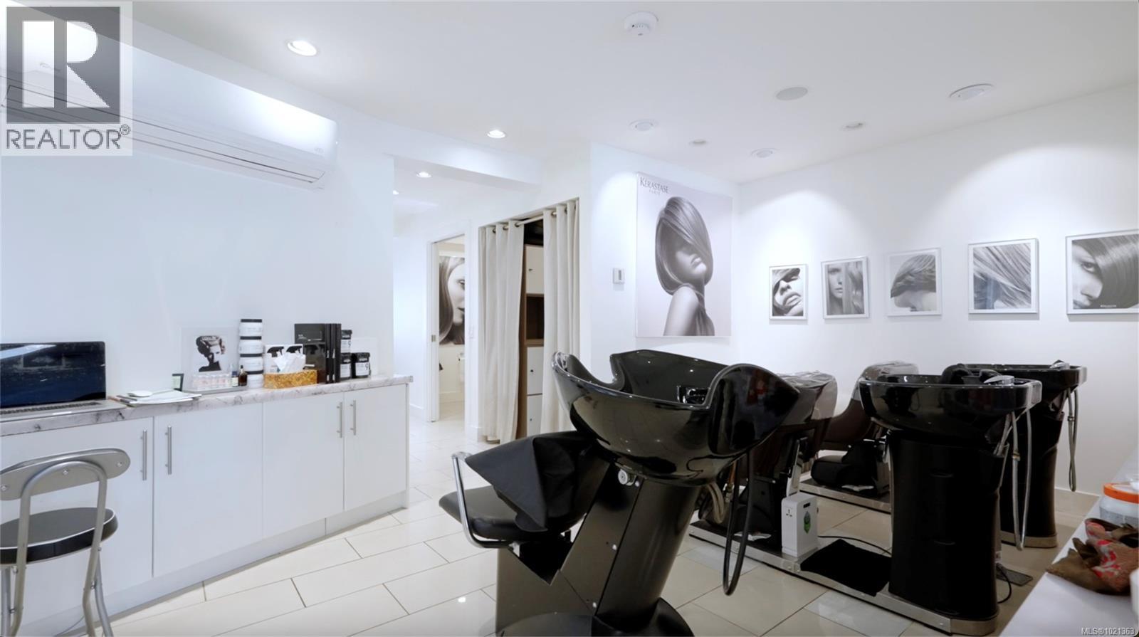 2047 Oak Bay Ave, Oak Bay